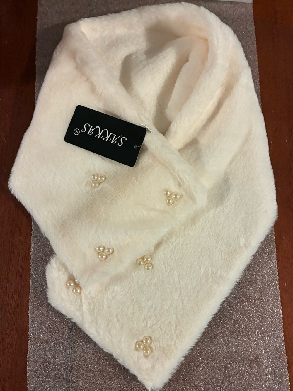 SakkasvCream Faux Fur Pearl Scarf